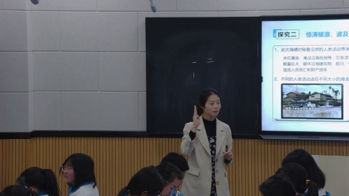 《结合实例，说明地域文化在城乡景观