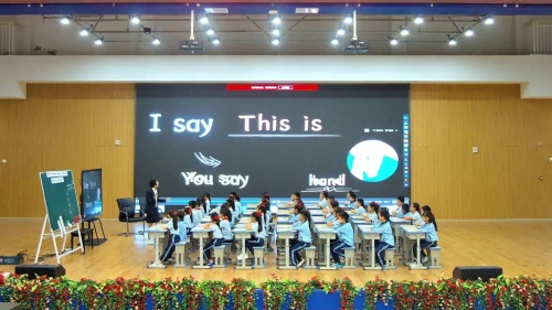 《Unit 2 Diffrent families Who lives with you A Let’s talk 》新人教三上英语教材培训活动2025研讨课视频