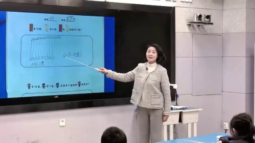 《摆一摆，想一想》新人教版一年级数学2025研讨课视频