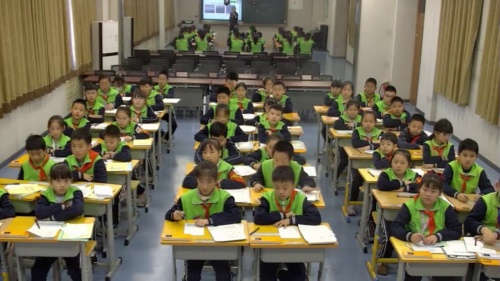 《平均数》青岛版数学四年级上册优质课视频-山东