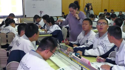 《动量守恒定律》人教版高二物理第16届全国青年教师赛课视频