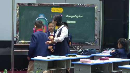 《Unit 2 Diffrent families Part A 》新人教三上英语教材培训活动2025研讨课视频