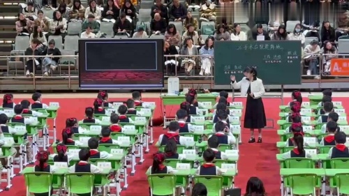 《抓关键句 看壮美中国》部编版三上语文教材下的群文阅读2025研讨课视频