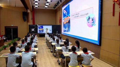 《望庐山瀑布》部编版二上语文2024年秋古诗文拓展阅读现场比赛一等奖视频