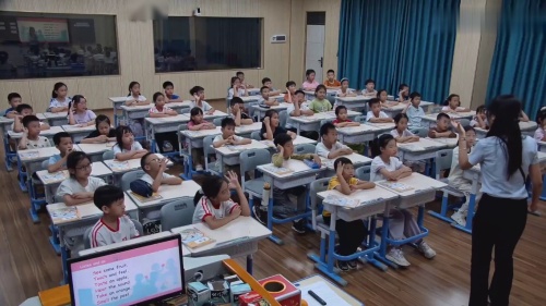 《U2 A Let s spell》2025新人教三下英语展示课视频