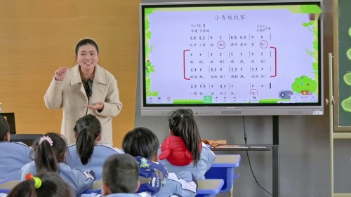 《小鸡的一家》人教版一上音乐展示课视频