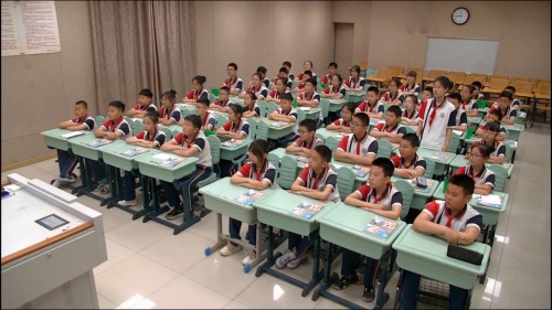 《两条直线的位置关系》鲁教版数学六年级下册优质课视频