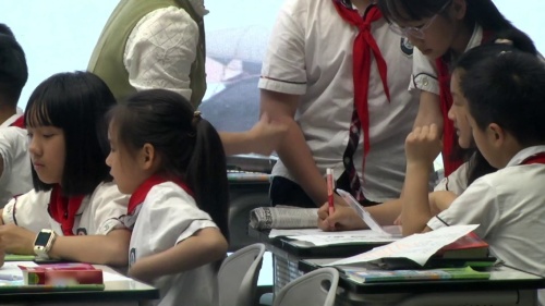 《用乘法估算解决实际问题》人教版三上数学2025新教材新课例视频