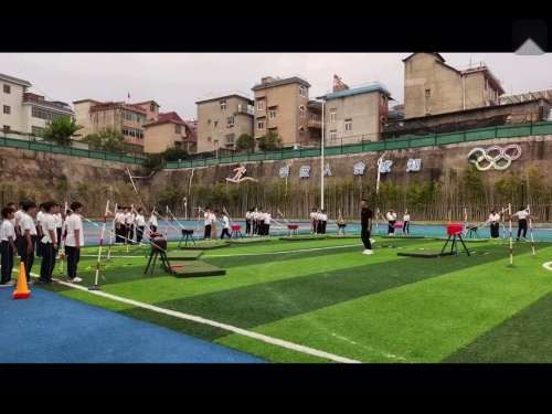 《足球变向运球》名师观摩课教学视频-五年级体育