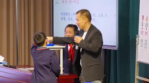 《观察一杯水》教科版一下科学新教