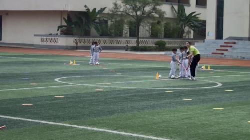 《发展灵敏性的多种练习》观摩课教