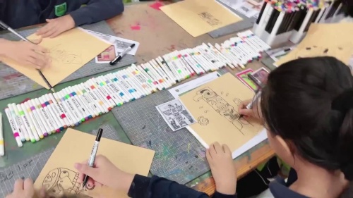 《石壁上的九色鹿》五年级美术下册优质课视频