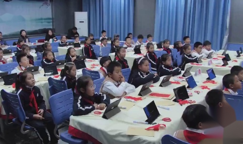 《独特的自己》2025人教版二上美术