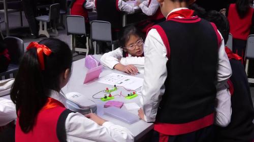 《模拟照明安装电路》教科版四年级科学下册优质课展示活动-海南