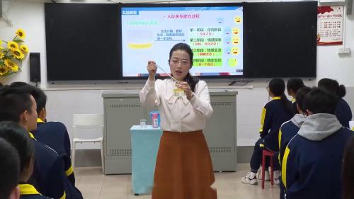 《学会使用灭火器》2025小学四年级