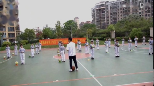 《快乐的小篮球》观摩课教学视频-