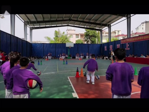 《双手前掷实心球》观摩课教学视频