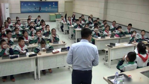 部编版道法三年级上册-陈老师《安全记心上》教学视频