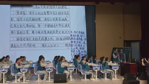 《记一次多彩的活动-写写阅兵场景传递中国精神》部编版六上语文“铭记革命场面，传讲红色精神”文学与思辨任务群教学研讨课视频