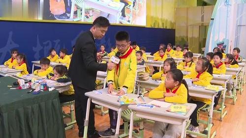 《观察物体（一）看一看》人教版四下数