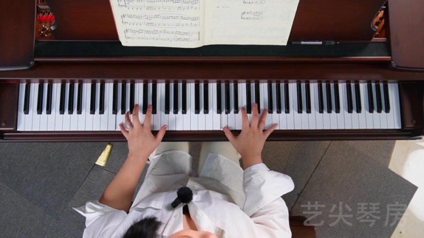 刘梦娇教你弹巴赫初级钢琴曲集：高清教学+原版琴谱